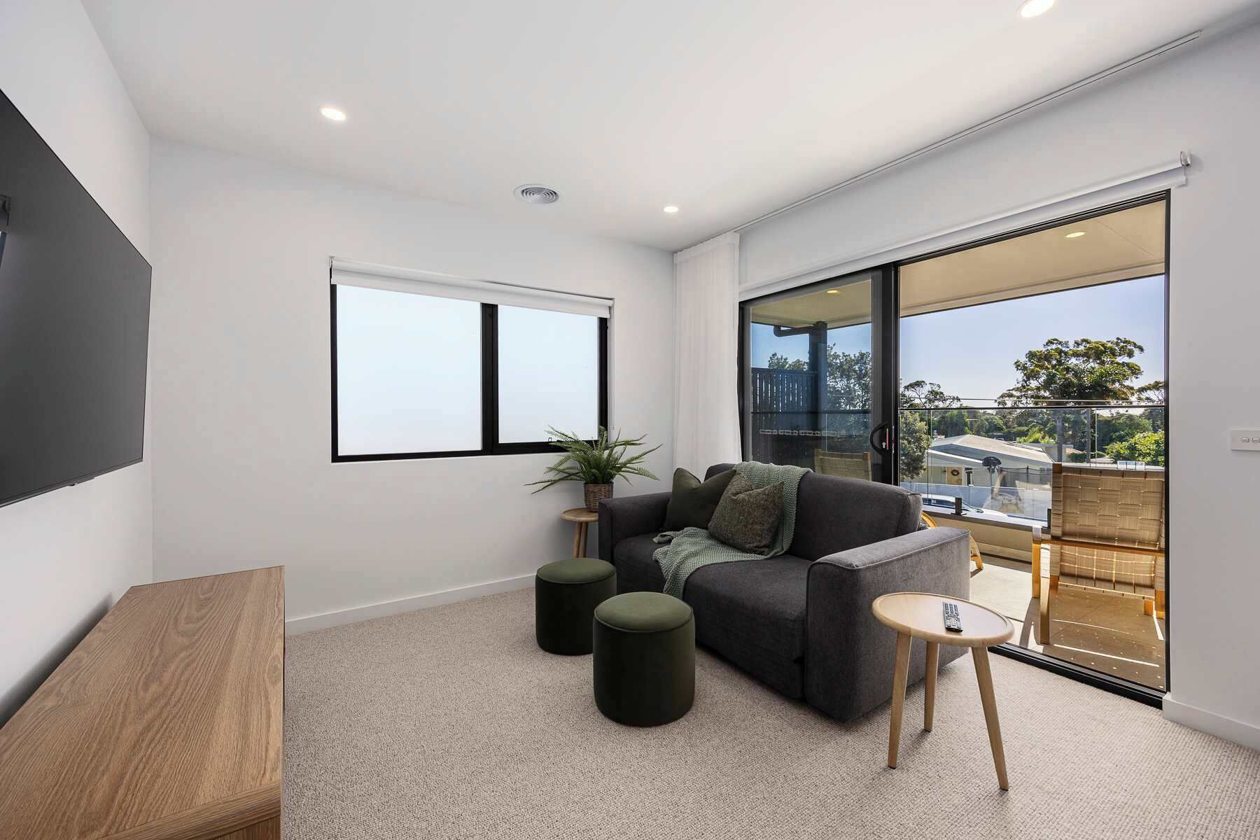Darcys Idyllic Getaway | Bay Views & Fireplace - Mornington