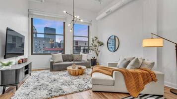 Fernseher, Kamin, Arbeitsbereiche