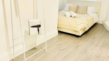 1 bedroom, desk, iron/ironing board, free WiFi