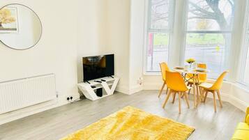 Smart TV, video games