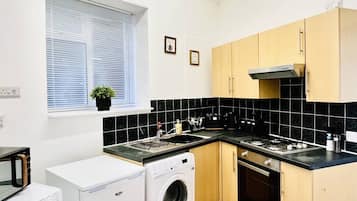 冰箱、微波炉、烤箱、炉灶