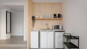 Comfort-svíta | Einkaeldhúskrókur | Míní-ísskápur, örbylgjuofn, espressókaffivél, kaffivél/teketill