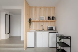 Suite Confort | Cocineta privada | Frigobar, microondas, cafetera de espresso y cafetera y tetera