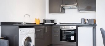"The Rosemary" is a stylish retreat in the heart of Portsmouth, offering a fresh and inviting escape