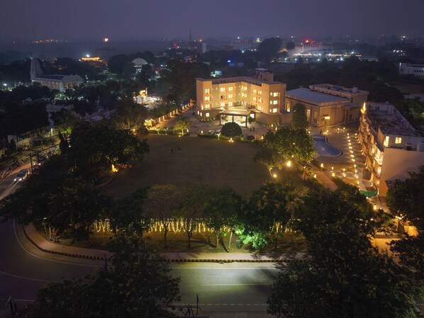 Front of property - HOTEL TATHAGAT ASHOK (Rajgir)