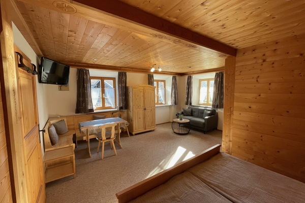 Blick vom Schlafbereich in den Wohnraum