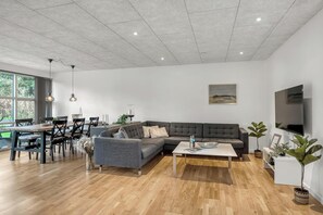 Living area - Lovely holiday home, renovated in 2024, located in Hanstholm by the North Sea. (Hanstholm)