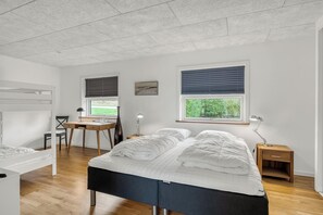 1 bedroom, free WiFi - Lovely holiday home, renovated in 2024, located in Hanstholm by the North Sea. (Hanstholm)