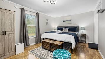 3 habitaciones, escritorio, tabla de planchar con plancha y wifi