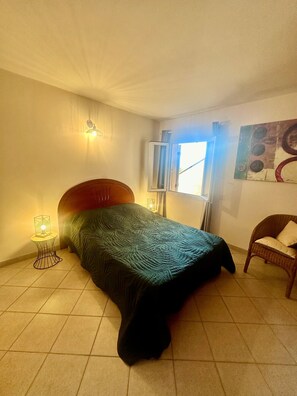 2 Schlafzimmer, Bügeleisen/Bügelbrett