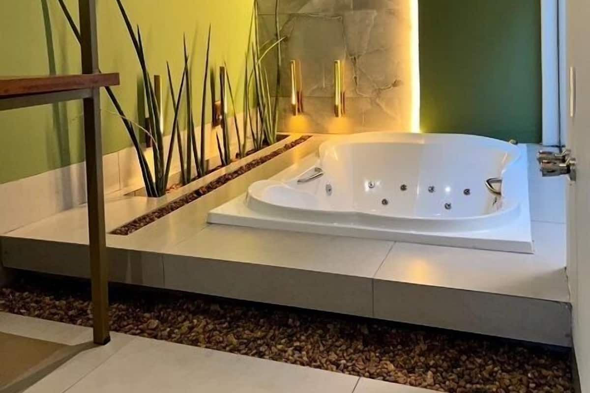 Deluxe chalet, uitzicht op tuin | Bubbelbad