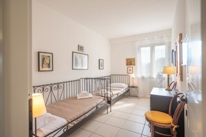 2 bedrooms, iron/ironing board, WiFi, bed sheets - ApartmentsGarda - Ca' Capre 3 (GARDA)