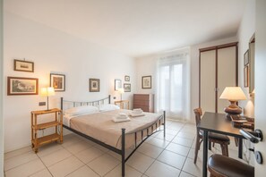 2 habitaciones, tabla de planchar con plancha, wifi y ropa de cama 