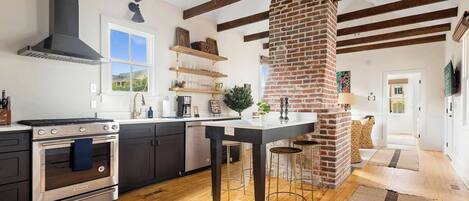 ثلاجة، ميكروويف، فرن، موقد طهي مسطح