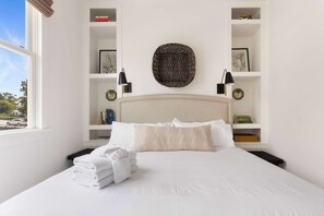 5 bedrooms, desk, iron/ironing board, travel cot