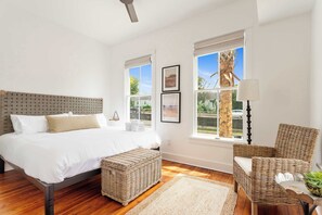 8 bedrooms, desk, iron/ironing board, travel crib