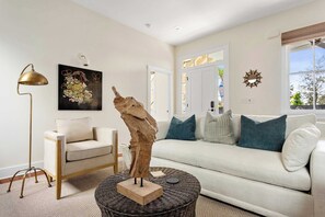 テレビ、暖炉、書斎 / ワークスペース