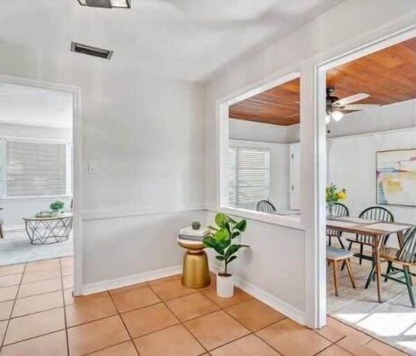 Interior - Stylish 2-Bedroom Home in Sarasota (Sarasota)