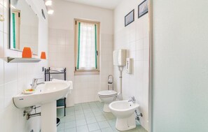 Doccia, asciugacapelli, bidet, asciugamani