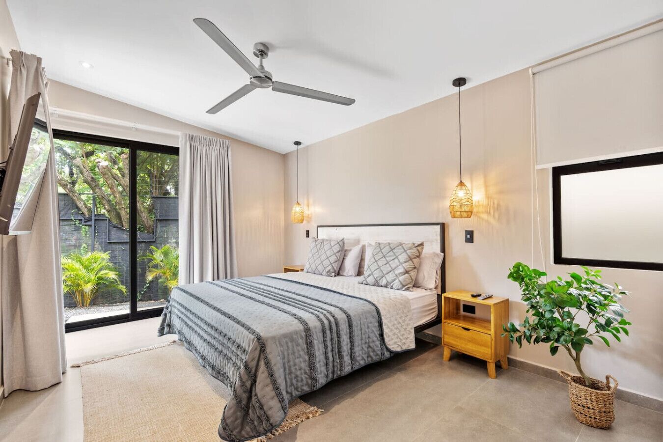 4 habitaciones, escritorio, tabla de planchar con plancha y wifi 