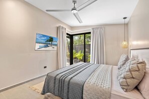 4 bedrooms, desk, iron/ironing board, WiFi