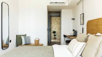 4 habitaciones, tabla de planchar con plancha, cuna de viaje y internet