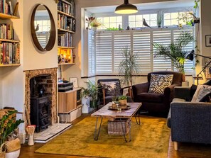 Interior - Cosy house w/ woodburner, 8 minute walk Victoria Line, then 25 mins Central LDN (London)