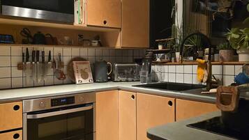 Microwave, oven, toaster