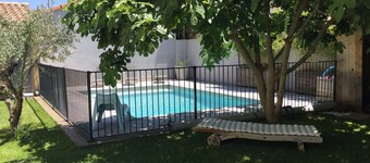 Vacation rental house with pool AVIGNON LS6-284.
