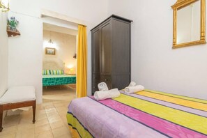 6 habitaciones, tabla de planchar con plancha y wifi gratis 