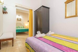 6 chambres, fer et planche à repasser, accès au Wi-Fi (inclus)