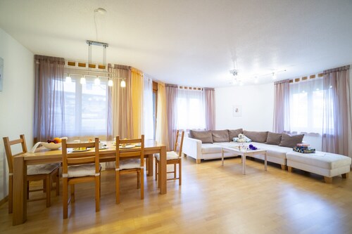 Chasa Serras Reitberger: 3.5-Zimmerwohnung bei Loipe & Skibushaltestelle