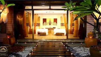 Couples treatment room(s), sauna, hot tub, steam room