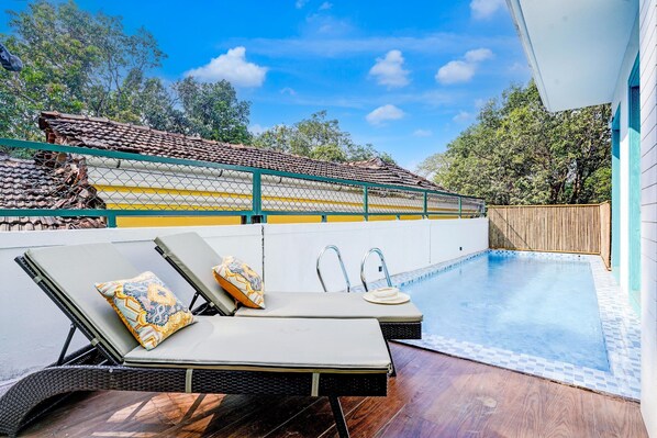 Outdoor pool - Villa in Siolim Near Morjim Beach (Siolim)