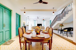 Villa | Dining