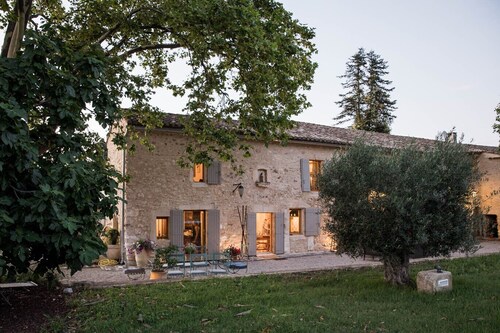 Holiday rental farm with pool EYGALIERES LS-447