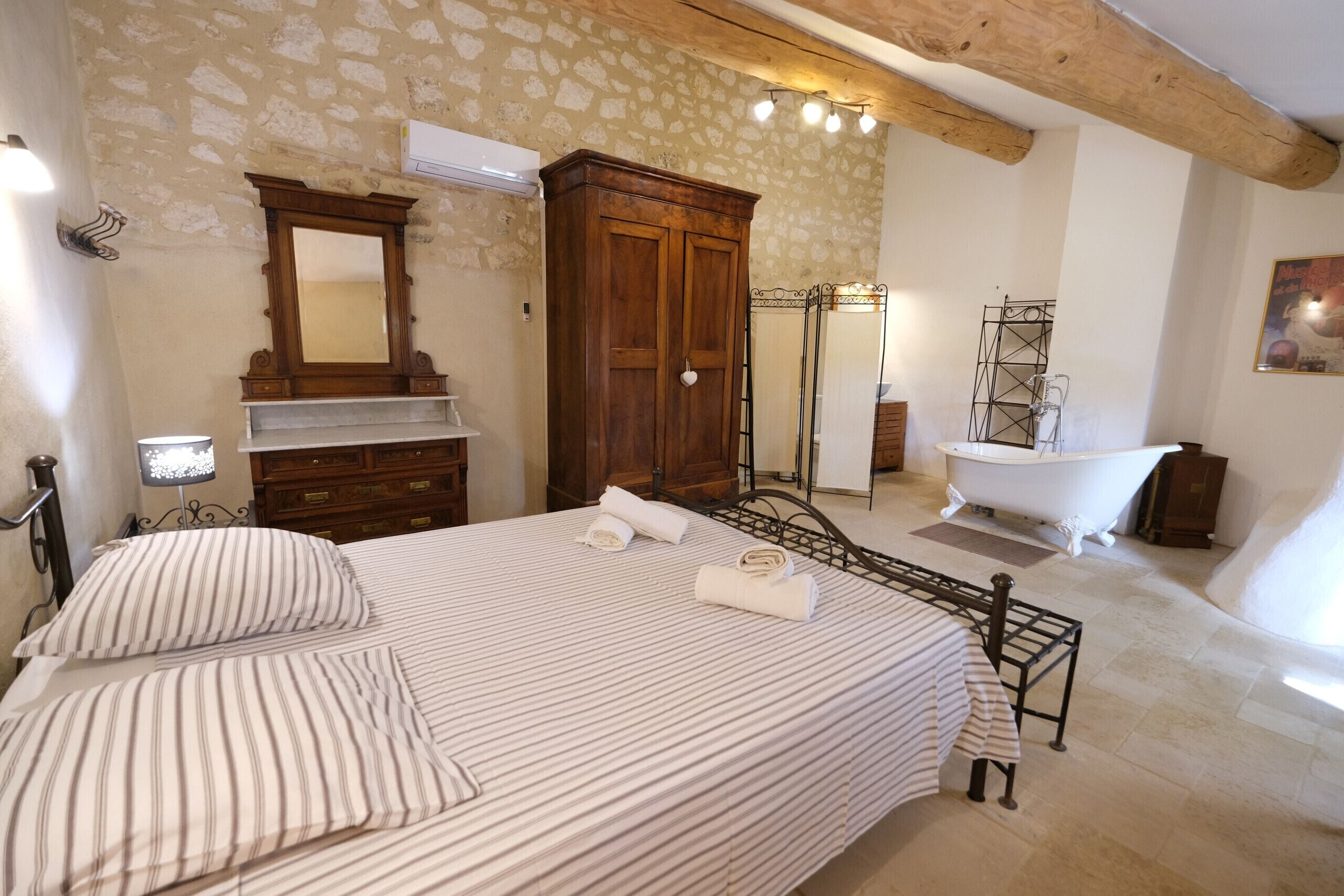 4 chambres, fer et planche à repasser, Wi-Fi gratuit, draps fournis