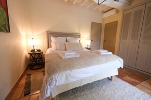 4 bedrooms, iron/ironing board, free WiFi, bed sheets - Villa with heated pool and tennis Fontvieille LS1-448 (Tarascon)