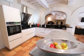 Fridge, microwave, oven, dishwasher - Villa with heated pool and tennis Fontvieille LS1-448 (Tarascon)