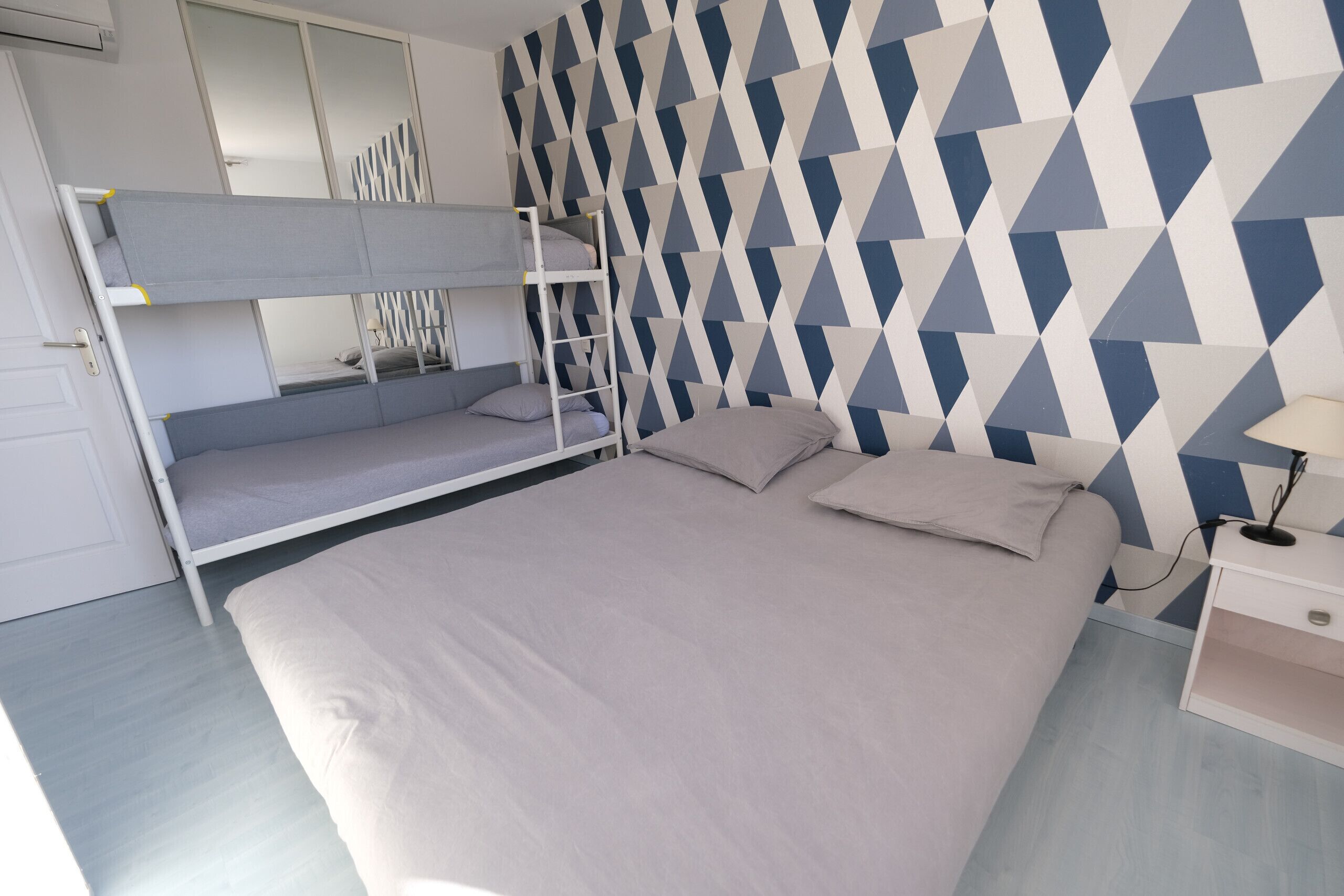 5 bedrooms, iron/ironing board, free WiFi, bed sheets