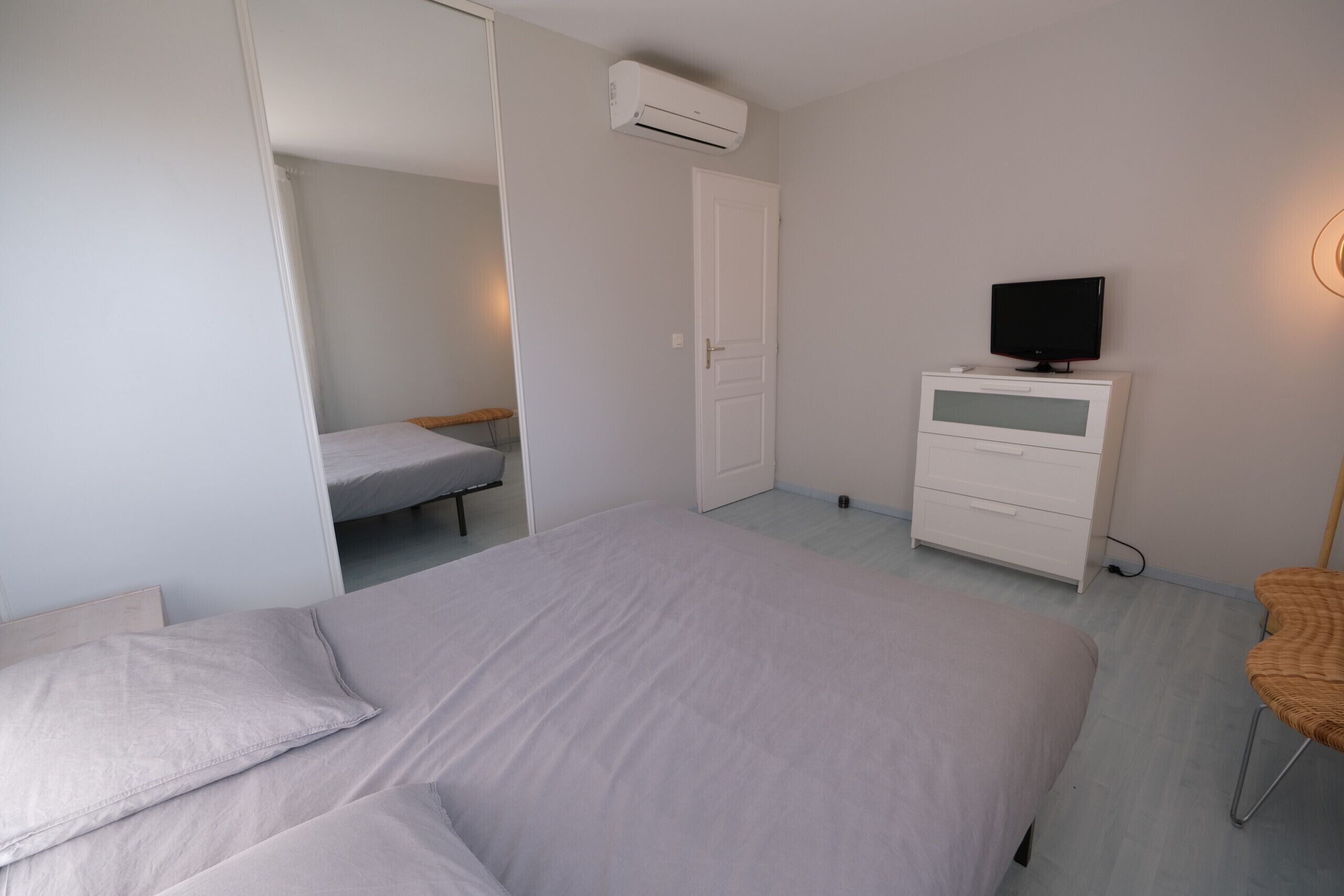 5 bedrooms, iron/ironing board, free WiFi, bed sheets