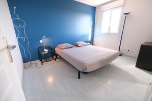 5 bedrooms, iron/ironing board, free WiFi, bed sheets