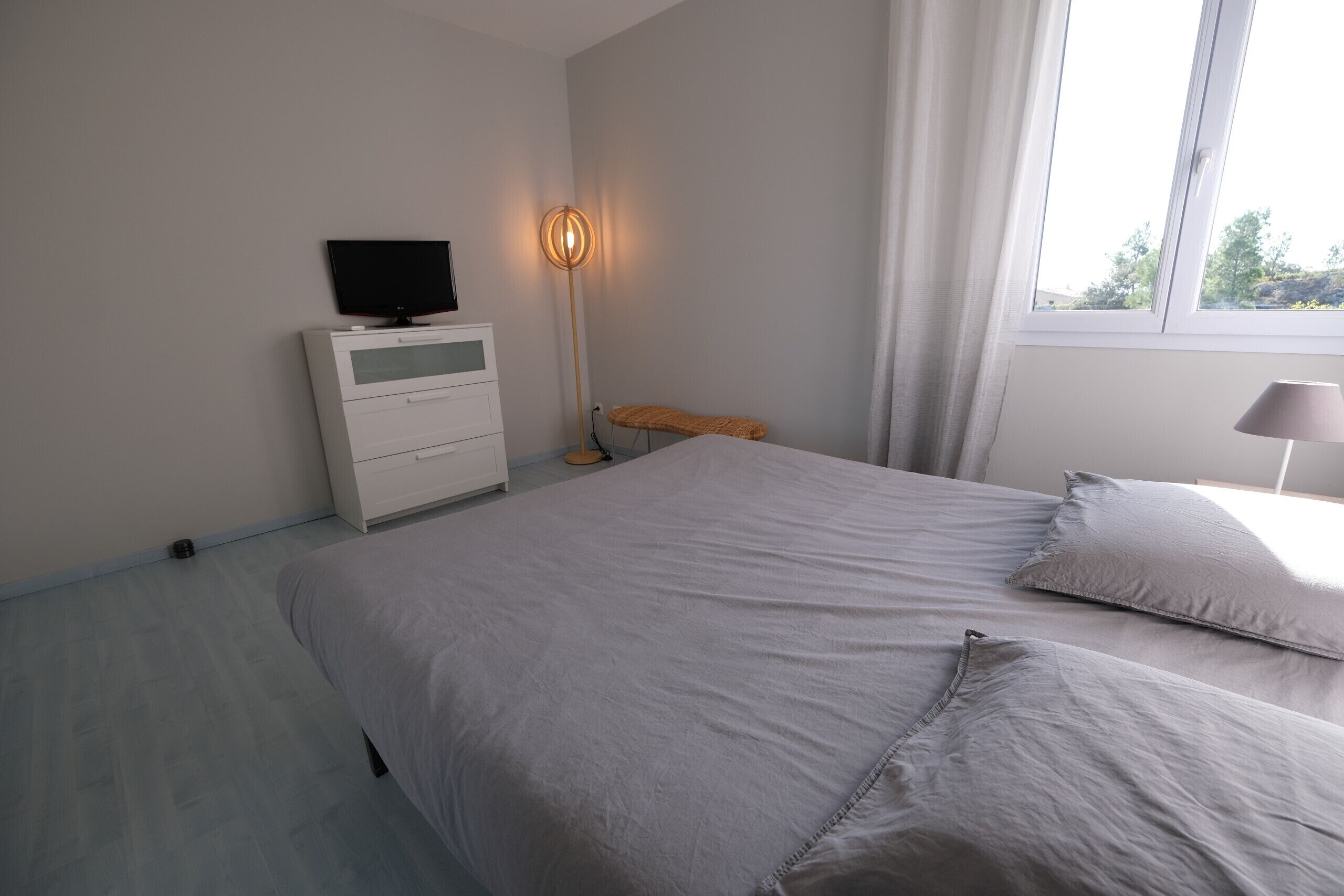 5 habitaciones, tabla de planchar con plancha y wifi gratis 