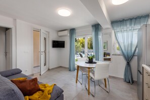 Apartment | Living room - Apartment in Croatia Near the Adriatic Coast (Crikvenica)
