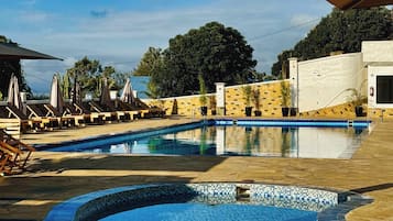 15 piscines extérieures
