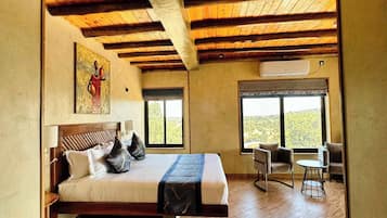 Comfort Double Room, 1 King Bed, Non Smoking, Pool View | Minibar, desk, laptop workspace, iron/ironing board