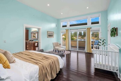 Serene Waterfront Escape w, Amazing View & Hot Tub