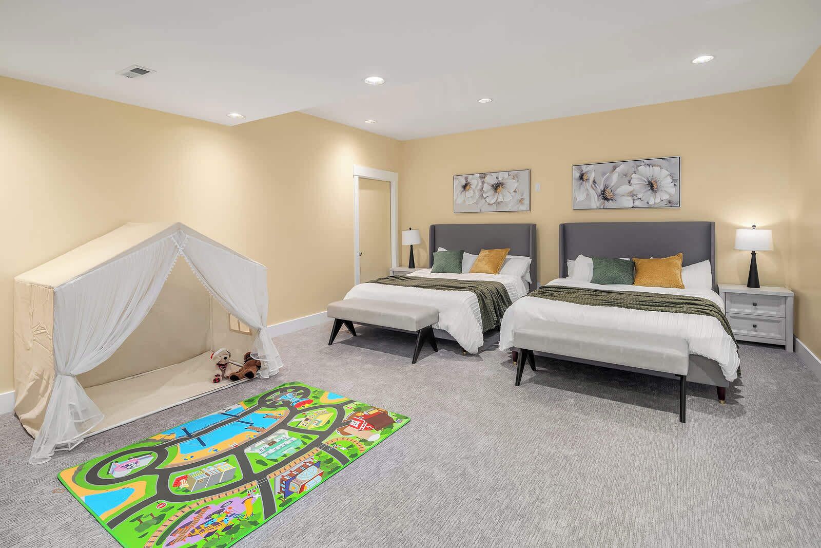 4 bedrooms, desk, iron/ironing board, travel crib