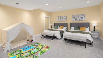 4 bedrooms, desk, iron/ironing board, travel crib