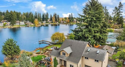 Serene Waterfront Escape w, Amazing View & Hot Tub